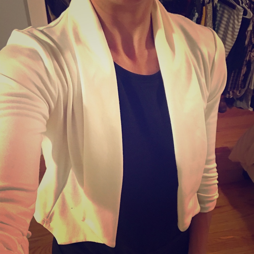 Bongo women’s cropped white blazer size small